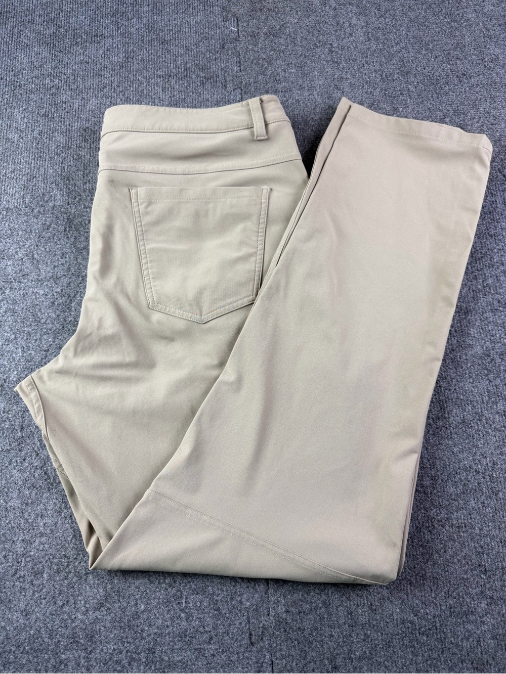 Lululemon ABC Classic Fit Warpstreme Mens Chino Pants Size 36x33 Sand